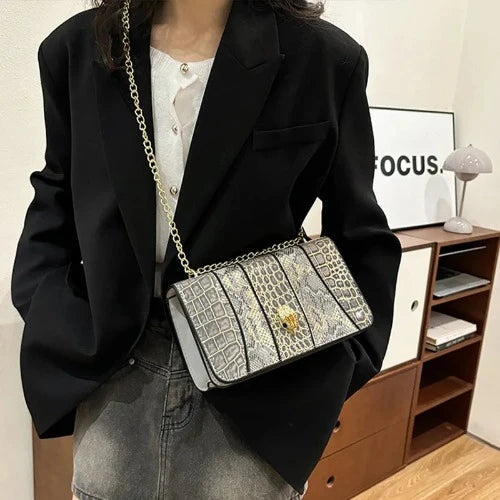 Bolsa de Ombro Elegante com Detalhes de Cabeça de Águia e Padrão de Cobra, Design de Emenda, Cadeia de Embreagem de Moda, Elegância Simples da Bolsa Transversal Pendular, Lançamento 2024
